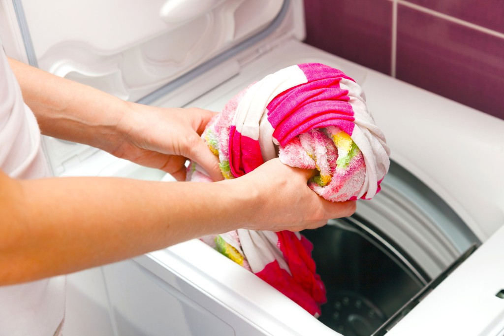 Hvordan få bort vond lukt i vaskemaskin