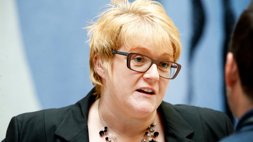 Venstre-leder Trine Skei Grande mener  Frp-politikere driver ufint spill.
