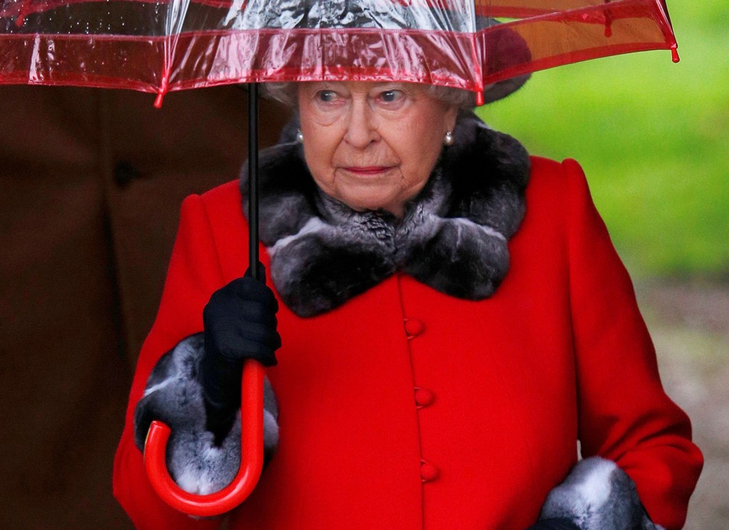 Queen Elizabeth is struggling still with a heavy cold and have to stand over nyttårsmessen.