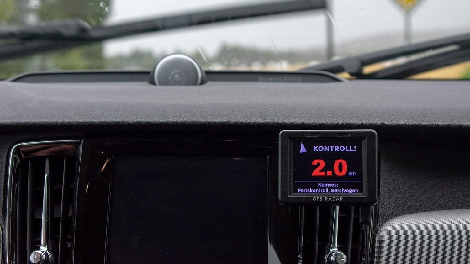 
Med denne norskutviklede gps-varsleren i bilen vet du til enhver tid om det er kontroll på strekningen du kjører. Genialt hvis du skal på ferie i Norge i sommer.
